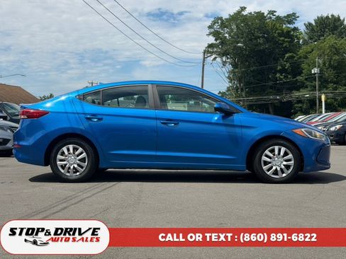 Used 2017 Hyundai Elantra SE FWD image 4