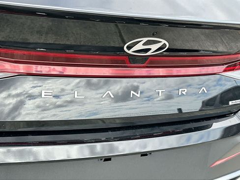 Used 2025 Hyundai Elantra SEL FWD image 10