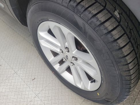 Used 2017 Ford Explorer XLT image 31