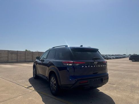 Certified 2025 Nissan Pathfinder SV FWD image 16