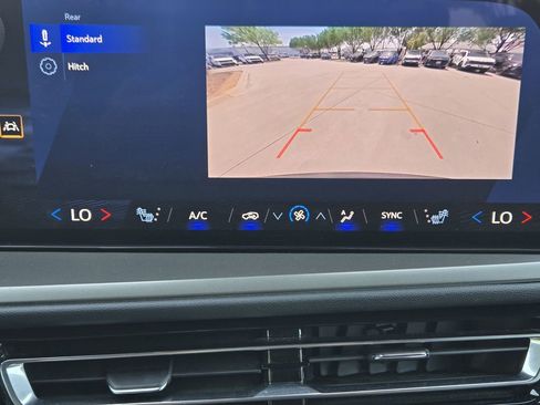 Used 2025 Chevrolet Traverse LT FWD image 7