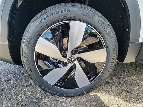 New 2025 Volkswagen Taos S image 26