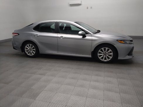 Used 2018 Toyota Camry LE FWD image 11