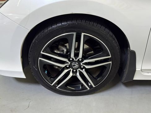 Used 2016 Honda Accord Touring image 24