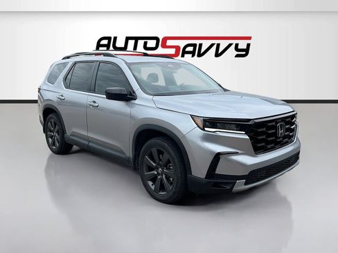 Used 2025 Honda Pilot Sport image 1