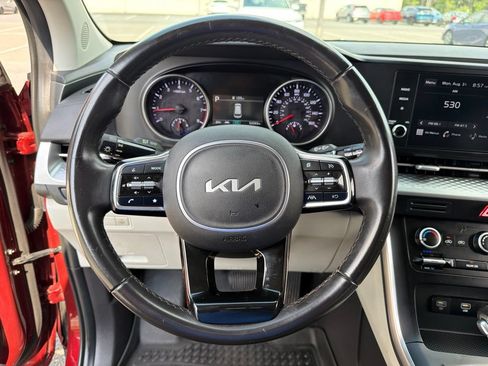 Certified 2024 Kia Carnival LX FWD image 14