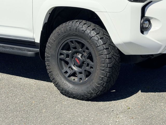 Used 2021 Toyota 4Runner SR5 Premium w/ Moonroof Package AWD/4WD image 7