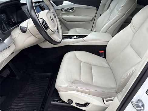 Used 2017 Volvo XC90 T5 Momentum w/ Vision Package image 12