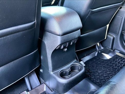 Used 2017 Jeep Wrangler Unlimited Sahara AWD/4WD image 10