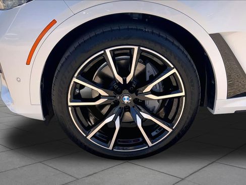 Used 2019 BMW X7 xDrive50i w/ M Sport Package AWD/4WD image 10