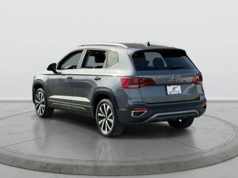 Used 2023 Volkswagen Taos SE FWD image 7