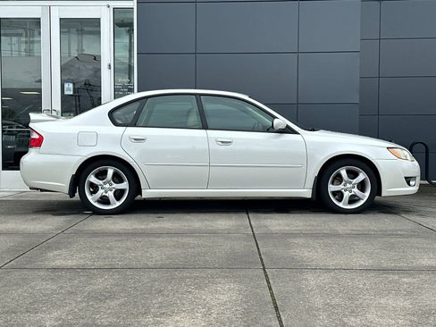 Used 2009 Subaru Legacy 2.5i Limited AWD/4WD image 2