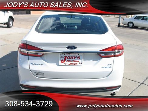 Used 2018 Ford Fusion SE FWD image 30