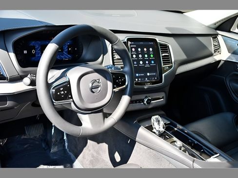 Certified 2023 Volvo XC90 B6 Ultimate w/ Protection Package Premier AWD/4WD image 13