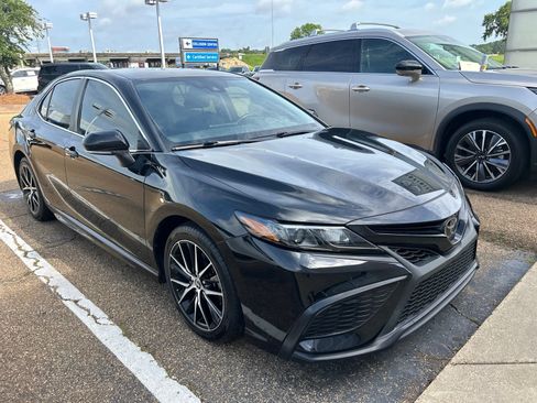 Used 2023 Toyota Camry SE FWD image 21