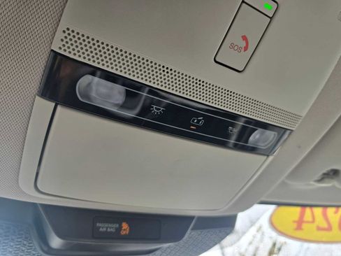 Used 2024 Nissan Ariya FWD image 34