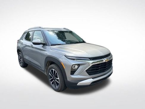 Used 2025 Chevrolet TrailBlazer LT w/ Convenience Package AWD/4WD image 8