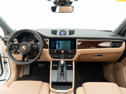Certified 2025 Porsche Macan image 29