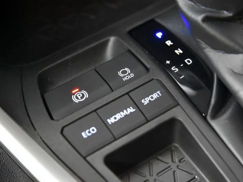 Used 2023 Toyota RAV4 LE image 30