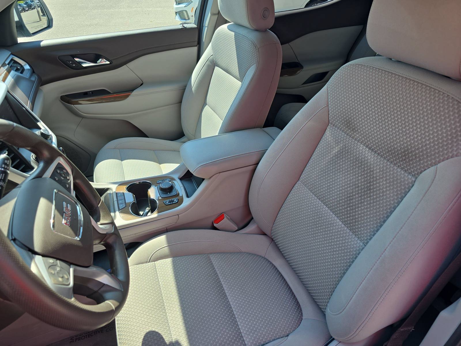 Used 2022 GMC Acadia SLE w/ Driver Convenience Package FWD image 16