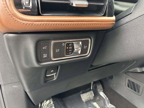 Used 2021 Lincoln Nautilus Reserve image 16