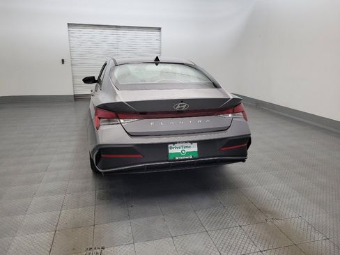Used 2024 Hyundai Elantra SE FWD image 6