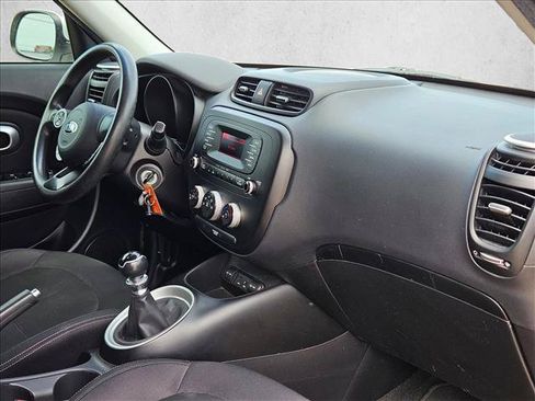 Used 2015 Kia Soul FWD image 19