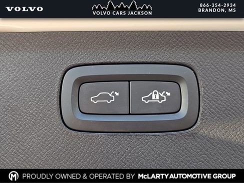 Certified 2024 Volvo XC90 B6 Core w/ Climate Package image 32