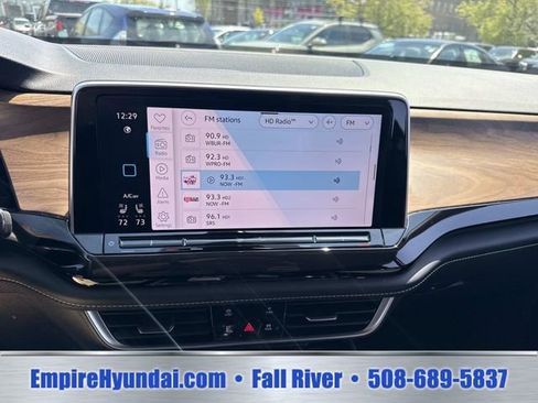 Used 2024 Volkswagen Atlas SE AWD/4WD image 23