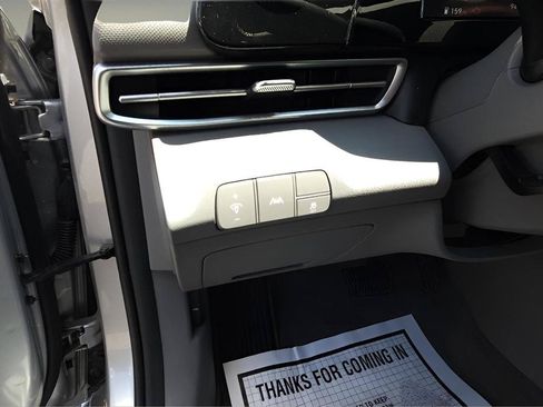 Used 2021 Hyundai Elantra SEL w/ Convenience + Premium Package FWD image 10