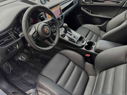 New 2025 Porsche Macan image 4