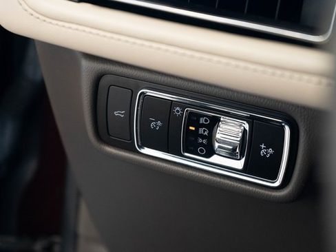 Used 2023 Lincoln Aviator Reserve w/ Equipment Group 201A image 24