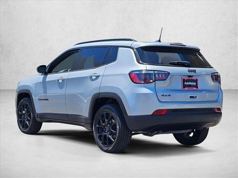 Used 2025 Jeep Compass Latitude w/ Altitude Special Edition AWD/4WD image 8