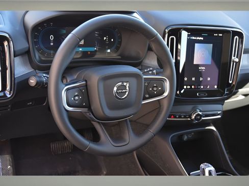 Certified 2025 Volvo XC40 B5 Plus w/ Protection Package Premier image 10