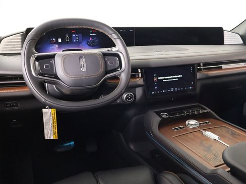 New 2026 Lincoln Navigator Black Label AWD/4WD image 2