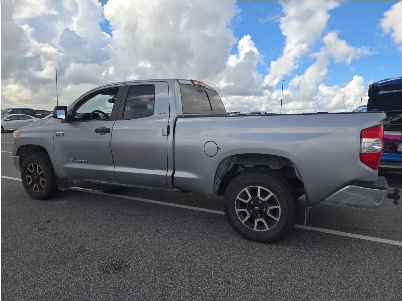 Used 2017 Toyota Tundra SR5 w/ SR5 Upgrade Package AWD/4WD image 2