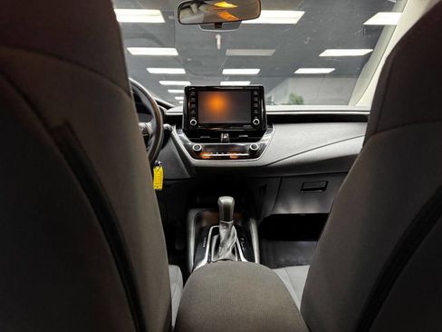 Used 2022 Toyota Corolla LE FWD image 39