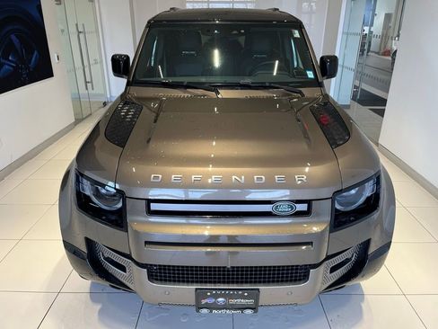 Used 2024 Land Rover Defender 110 X-Dynamic SE image 9