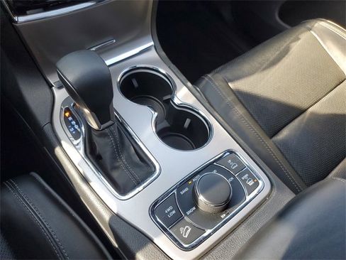 Used 2019 Jeep Grand Cherokee Overland image 29