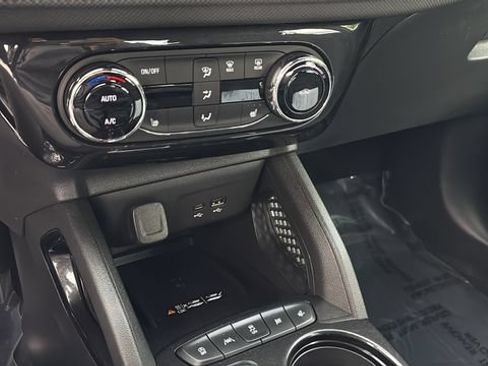 Used 2025 Chevrolet TrailBlazer RS w/ Convenience Package FWD image 30