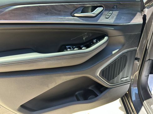 Used 2023 Jeep Grand Cherokee L Overland w/ Luxury Tech Group IV image 10