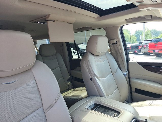 Used 2017 Cadillac Escalade ESV Luxury AWD/4WD image 25