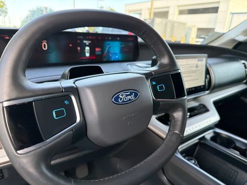 Used 2025 Ford Expedition Active RWD image 18