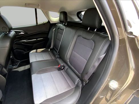 Certified 2024 Chevrolet Trax LT w/ Sunroof Package FWD image 21