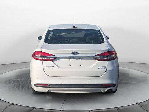 Used 2018 Ford Fusion SE FWD image 4