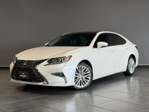 Used 2018 Lexus ES 350 w/ Luxury Package w/Wood Trim FWD image 1