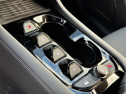 New 2025 VinFast VF 8 Plus image 27