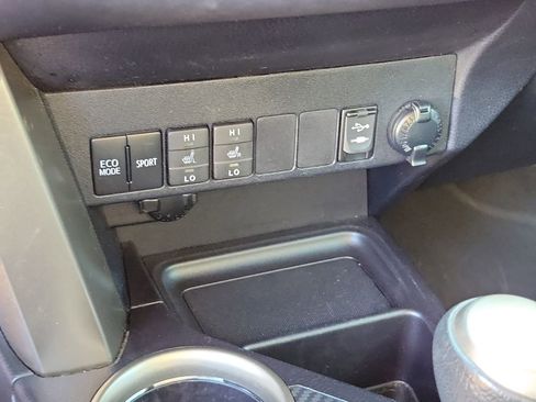 Used 2013 Toyota RAV4 Limited FWD image 30