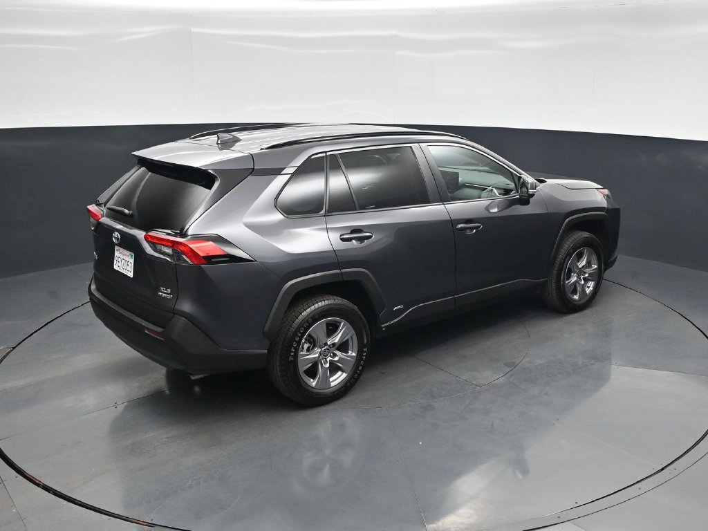 Used 2022 Toyota RAV4 XLE AWD/4WD image 39