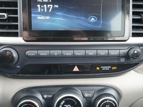 Certified 2023 Hyundai Venue Limited w/ Cargo Package image 32